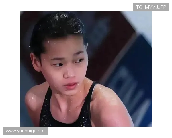 全红婵偷偷吃零食被教练抓包，下一秒直接跳水池里装失忆